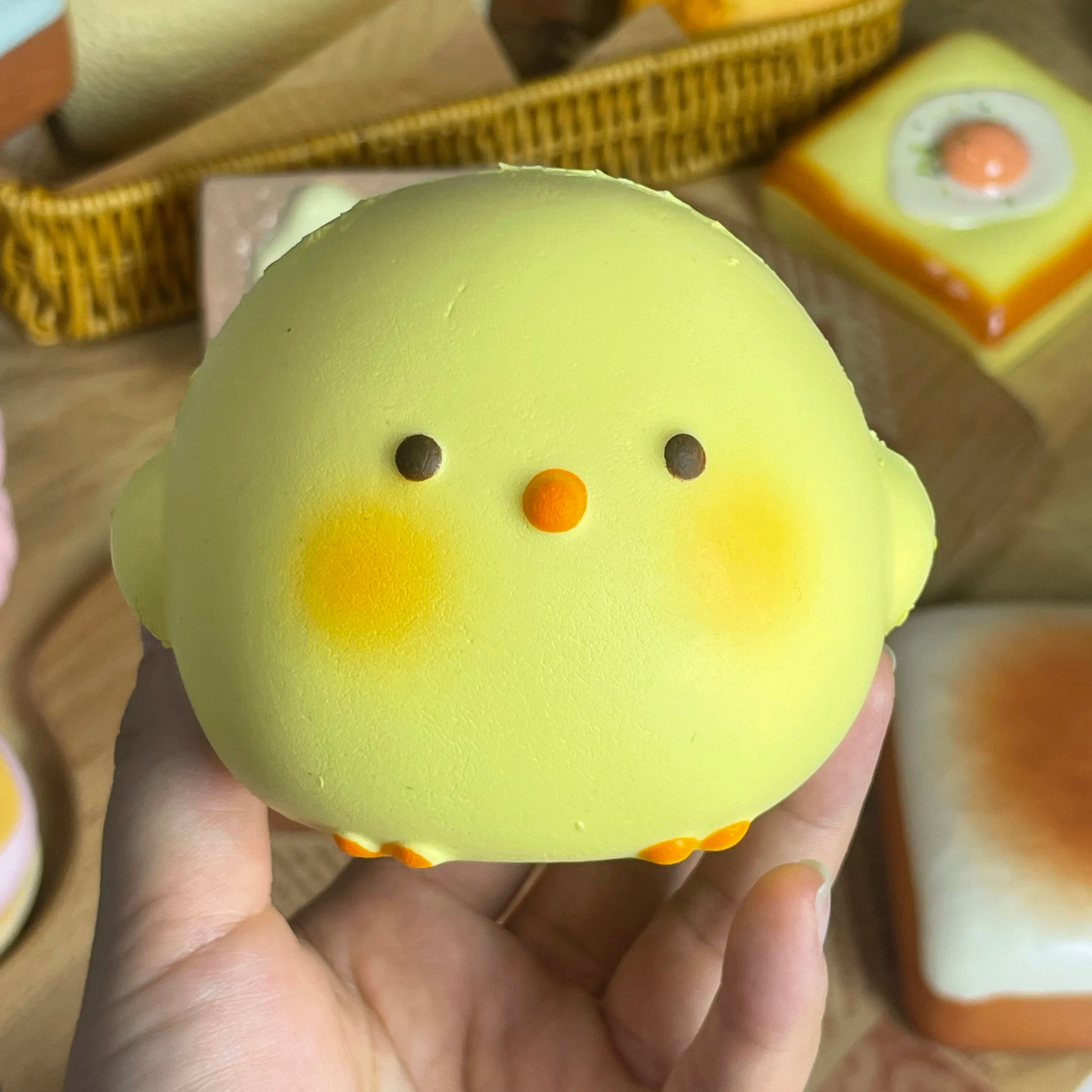 AmiGloz Cute Chick Squishy