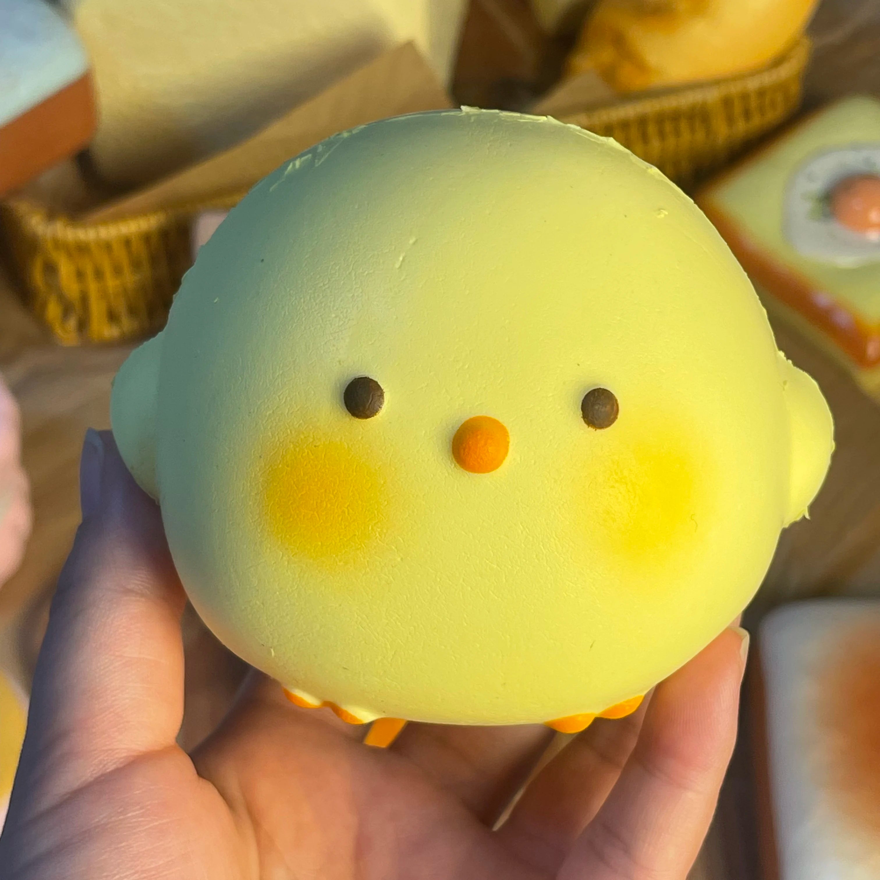 AmiGloz Cute Chick Squishy